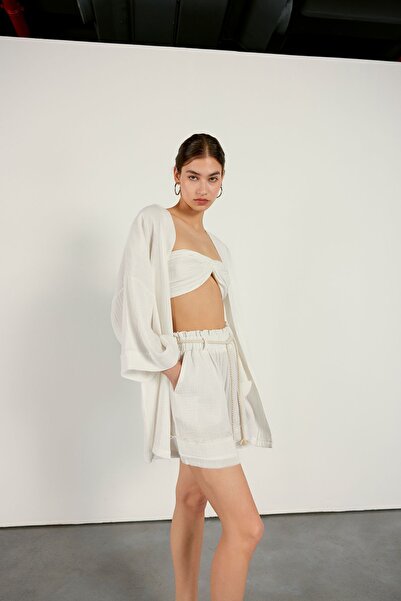 VATKALI Opaskové detailné mušelínové šortky Ecru