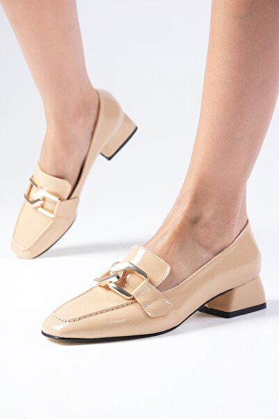 Mio Gusto Dámské krátké boty na podpatku Carolyn Nude z barevné lakované kůže s doplňky s tupou špičkou