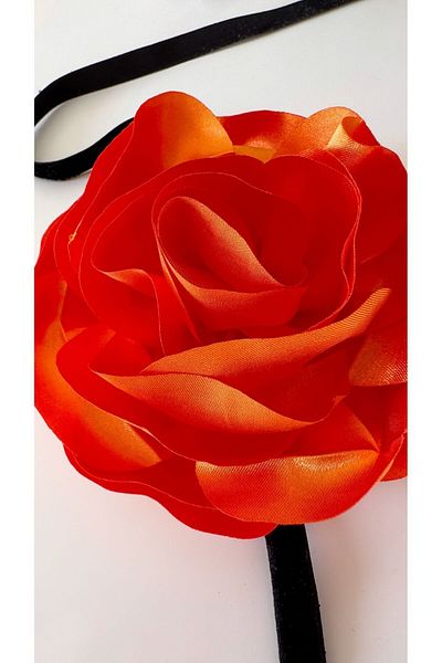 Âlâ Atelier Floral Patterned Lace-up Choker Necklace - Rose Name
