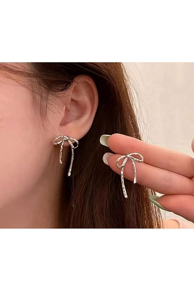 MEECY Gold Bow Earrings