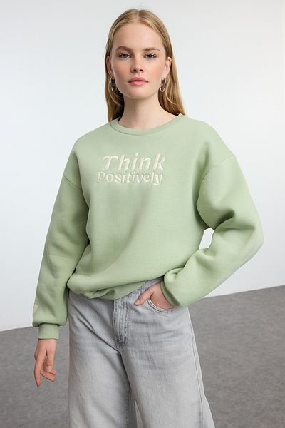 Trendyol Collection Mint vyšívaná fleecová mikina – Regular Fit TWOAW25sw00176