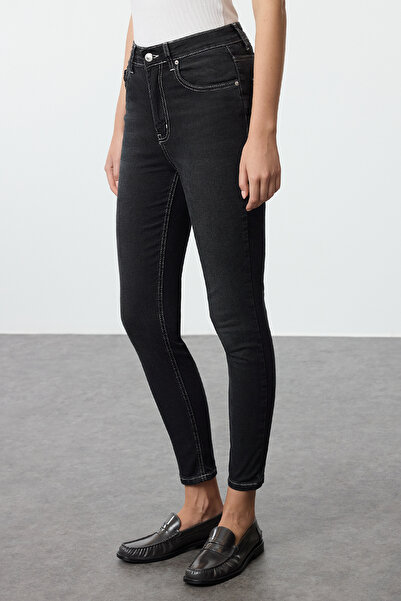 Trendyol Collection Чорні джинси-скінні з високою талією та контрастними швами TWOAW25JE00168
