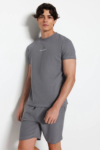Trendyol Collection Anthracite Regular Fit Crew Neck Κεντημένο Πλεκτό Σορτς Βάφλα Σετ πιτζάμες TMNSS23PT00040