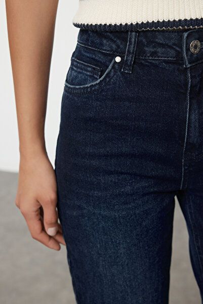 Trendyol Collection Půlnoční modré rovné džíny s vysokým pasem - TWOAW25JE00085