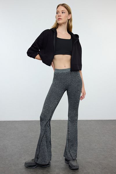 Trendyol Collection Graue nahtlose Yoga-Leggings mit spanischem Bein - Thmaw25Ty00013