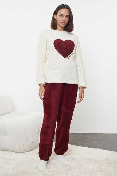 Trendyol Collection Ecru-Burgundy Heart Wellsoft Winter-Strickpyjama-Set THMAW25PT00087