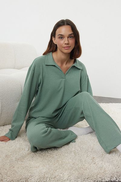 Trendyol Collection Pyžamový set vaflové tkaniny Green Slogan - s detailem štítku Thmaw25Pt00082