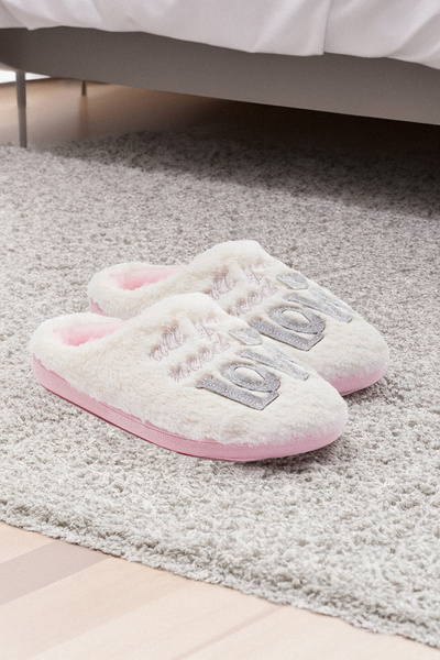 TRENDYOL SHOES Dámské plyšové domácí pantofle – Ecru Embroidery, Takaw25Er00008