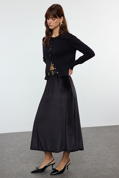 Trendyol Collection Fusta midi evazată din catifea - cu talie elastică, neagră TWOAW25ET00110