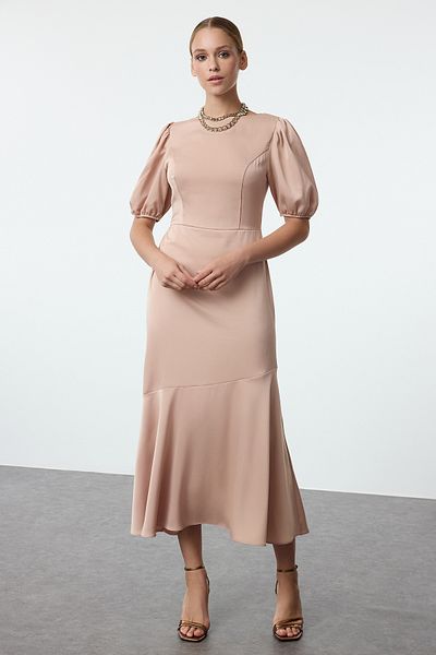 Trendyol Collection Μπεζ βραδινό φόρεμα σατέν σε γραμμή Α Νυχτερινό φόρεμα επιστροφής στο σπίτι TPRSS24EL00286