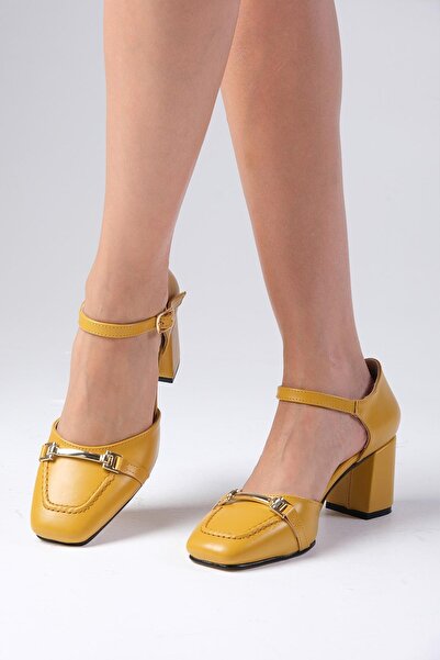 Mio Gusto Avila Mustard Color Blunt Toe Women's Heeled Shoes