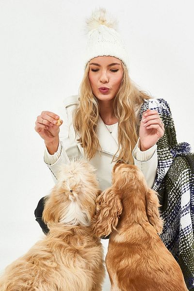 POSUSS Glittery Pompom Acrylic Women's Beanie Bone - Ps409