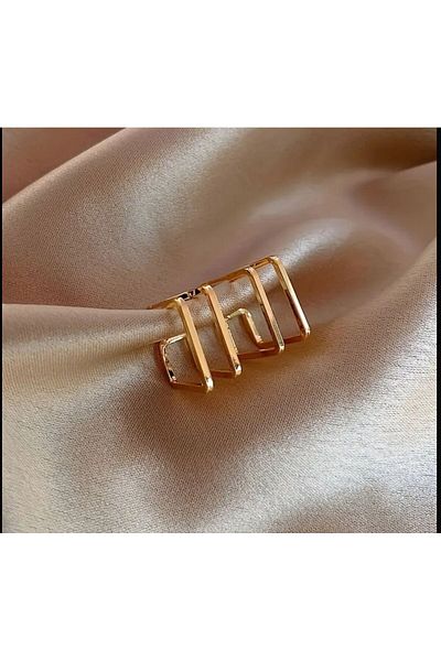 MEECY Gold Earrings