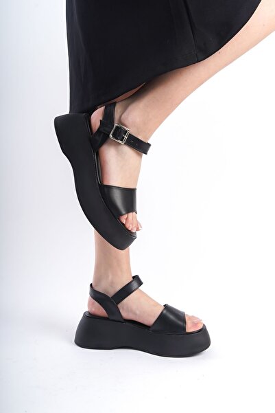 Limeo Чорні літні босоніжки на м'якій підошві на пряжці з товстою смужкою на ...