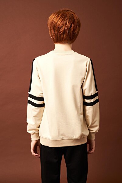 Perendi Φούτερ για αγόρι - Λεπτομέρεια κεντήματος ισότητας και πέτρα