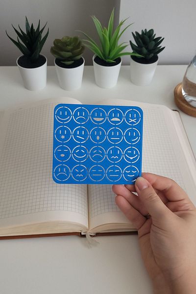 Karmelom Studio Template Ruler with Emoji Expressions