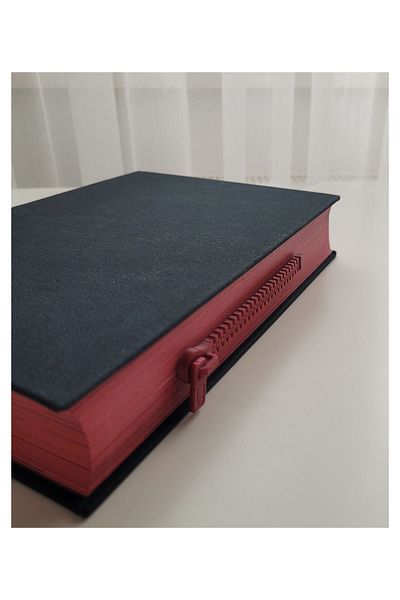 Karmelom Studio 3D Zipper Bookmark