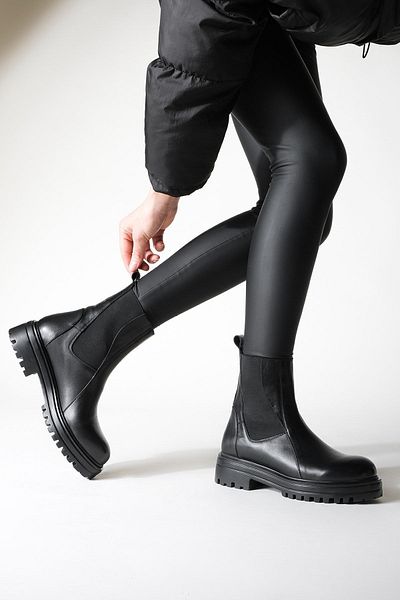 Marjin Damenstiefel aus echtem Leder mit elastischem Seitenband und gezackter Sohle, Komares schwarz