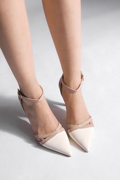 Marjin Damen Stilettos mit spitzer Spitze und Knöchelriemen, Absatz Eliz ECRU