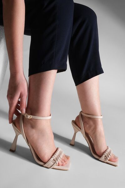 Marjin Női sarkú cipő tompa orr vastag sarkú egypántos sarkú cipő Icar bézs