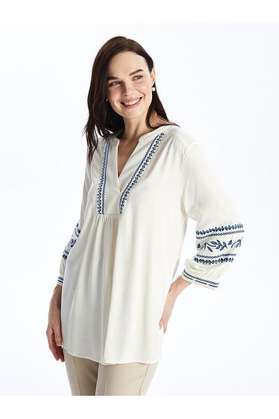 LC Waikiki LCW Grace - Γυναικεία μπλούζα με λαιμόκοψη με λεπτομέρεια κεντήματος