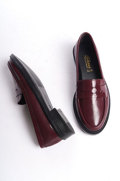Shoesers Дамски семпли и стилни мокасини с лачен дизайн с назъбени подметки