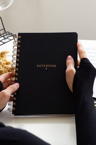 Matt Notebook Blocnotes cu spirală din in negru - A5 15x21 cm