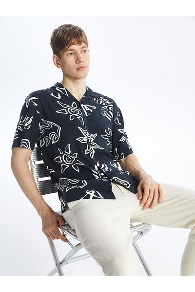 LC Waikiki Ανδρικό πουκάμισο XSIDE Navy Blue Regular Fit Poplin με κοντό μανίκι και στάμπα