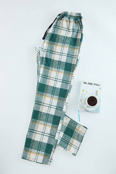 Trendyol Collection Grüne Ecru-Unisex-Pyjamahose mit Karomuster – TMNAW25PJ00014