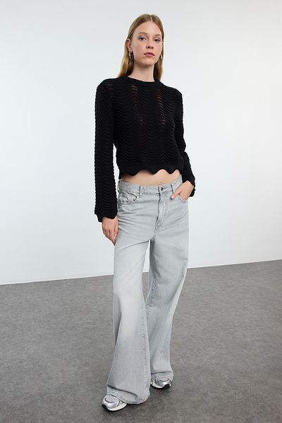 Trendyol Collection Czarny sweter z dzianiny z okrągłym dekoltem - Crop Openwork/Hole Twoaw25Kz00346