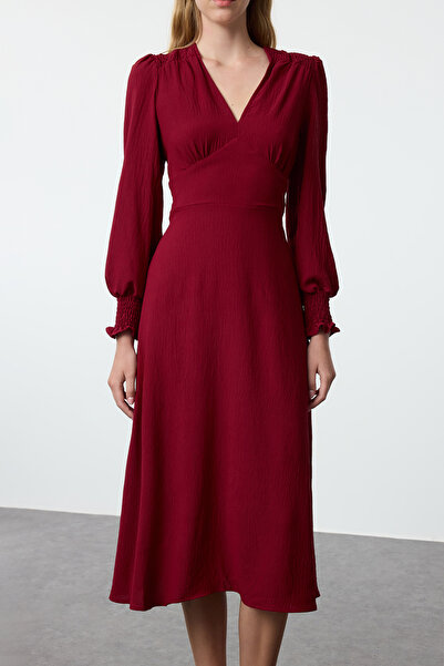 Trendyol Collection Vínové midi tkané šaty – živůtek podrobný, otvor v pase Twoaw25el00366