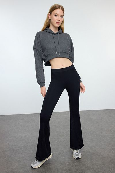 Trendyol Collection Schwarze nahtlose Yoga-Leggings mit spanischem Bein - Thmaw25Ty00013