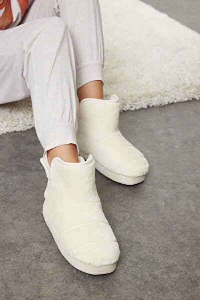 TRENDYOL SHOES Ecru plüss női papucs otthoni csizma TAKAW25ER00006