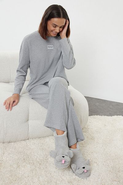 TRENDYOL SHOES Szare Trójwymiarowe Pluszowe Kapcie Damskie Buty Domowe Takaw25Er00007