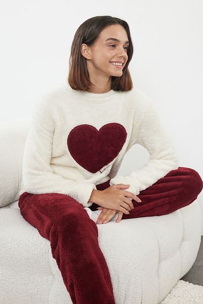 Trendyol Collection Ecru-Burgundy Heart Wellsoft Winter-Strickpyjama-Set THMAW25PT00087