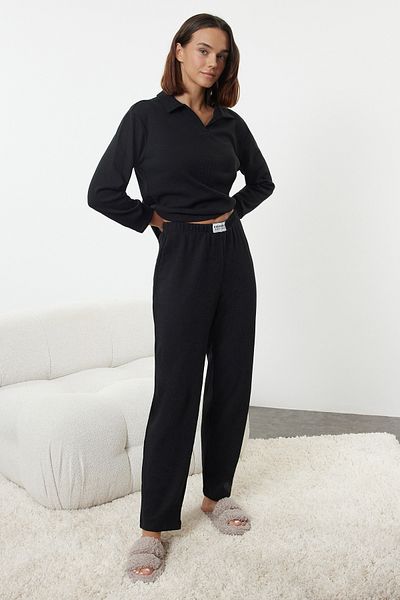 Trendyol Collection Pyjama-Set aus Waffelstoff, gestrickt – Schwarz, Slogan-Label Thmaw25Pt00082