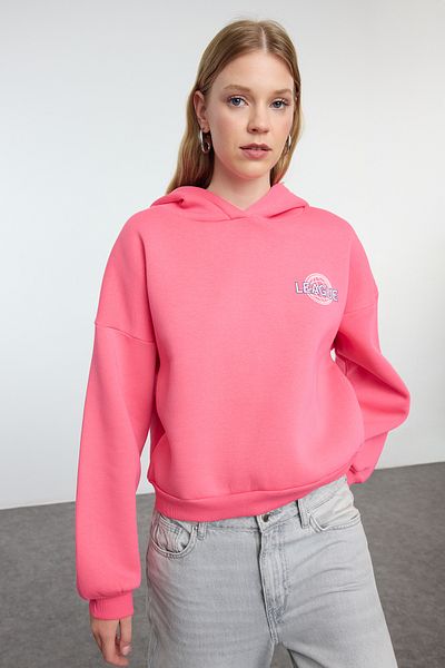 Trendyol Collection Fleecová růžová pletená mikina s kapucí - Detailní potisk TWOAW22sw0711