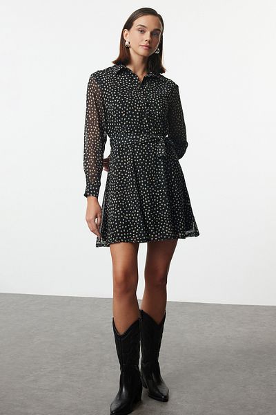 Trendyol Collection Černé šifonové zimní šaty s rozepínáním do pasu - Twoaw25El00161
