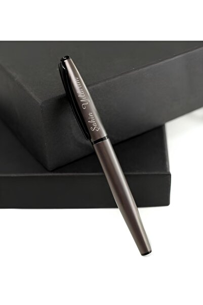 hediyeyeni Hediyelik Kişiye Özel Isim Baskılı Kutulu Füme Roller Kalem