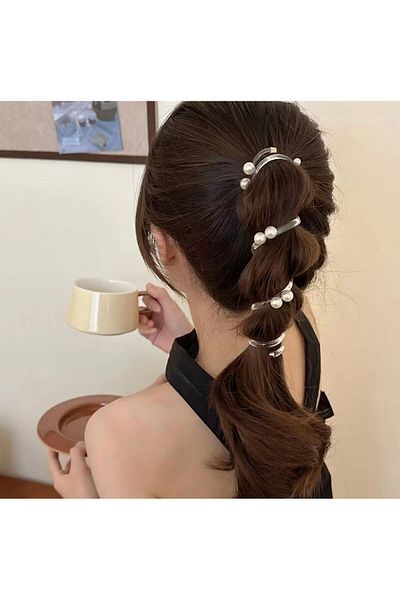 Âlâ Atelier White Pearl Beaded Spring Spiral Buckle Pasta