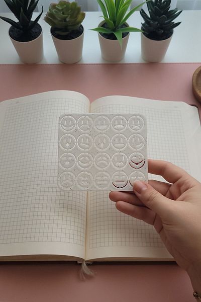 Karmelom Studio Template Ruler with Emoji Expressions