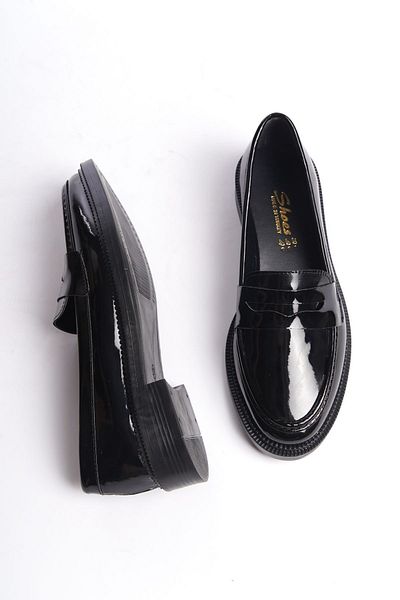 Shoesers Изчистен и стилен дамски мокасин - лачена кожа Stradi Banded