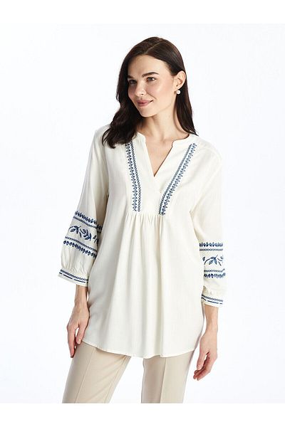 LC Waikiki LCW Grace - Γυναικεία μπλούζα με λαιμόκοψη με λεπτομέρεια κεντήματος