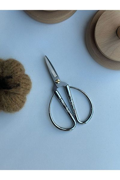 yong zhao Silver Dragon Embroidered Hobby Scissors