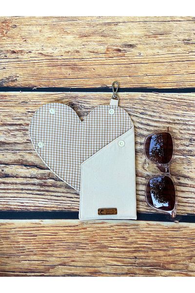 İsella Cream Color Heart Glasses Case