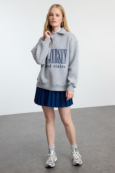 Trendyol Collection Oversize Gray Melange Fleece Slogan Printed Zippered SWeatshirt - TWOAW25sw00134