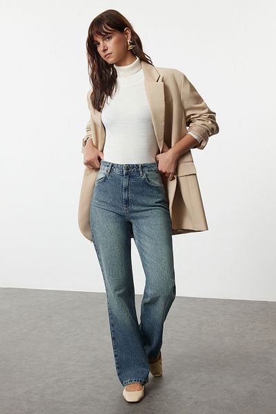 Trendyol Collection Blaue Vintage-Jeans mit hoher Taille und weitem Bein und blassem Effekt TWOAW25JE00057