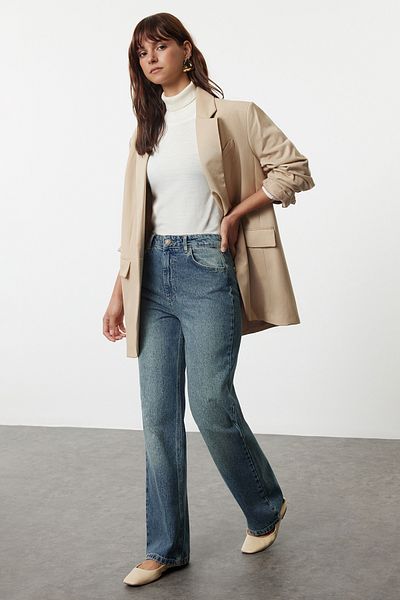 Trendyol Collection Blaue Vintage-Jeans mit hoher Taille und weitem Bein und blassem Effekt TWOAW25JE00057