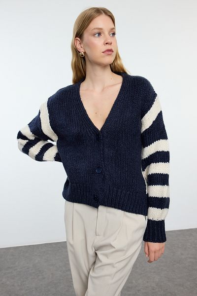 Trendyol Collection Темно-синій смугастий м'який светр-кардиган у клітинку TWOAW25HI00206