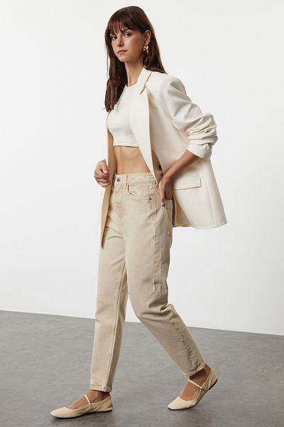 Trendyol Collection Magas derekú bézs Mom Jeans - TWOAW25JE00289